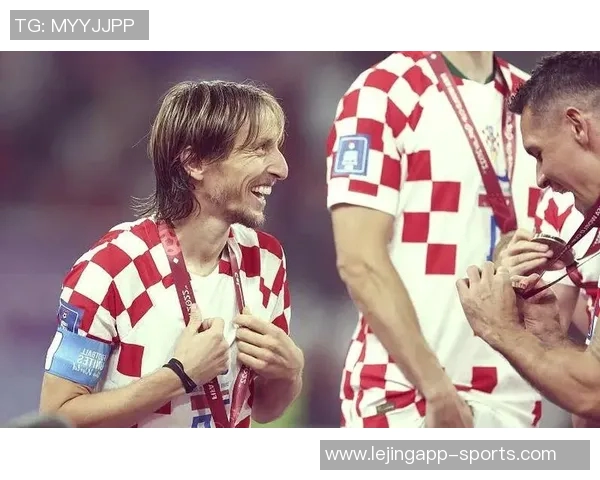 莫德里奇以40岁75天的高龄成为米兰德比历史上第五年长球员