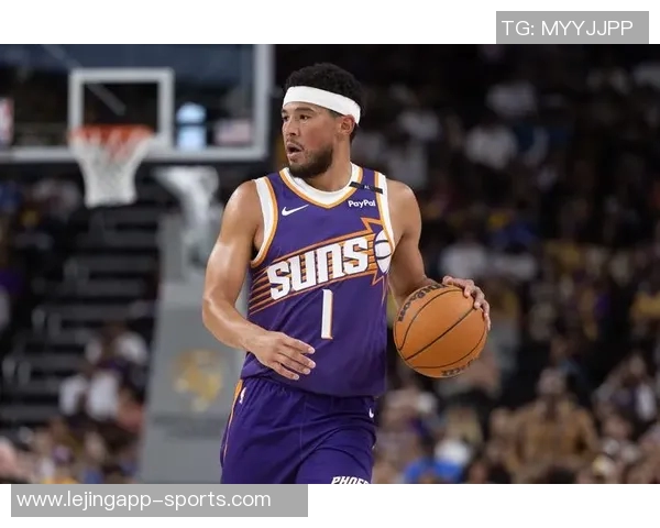 布克半场表现分析:进攻欲望强烈却命中率低贡献15分4板3助正负值高达22 布克半场表现分析:进攻欲望强烈却命中率低贡献15分4板3助正负值高达22